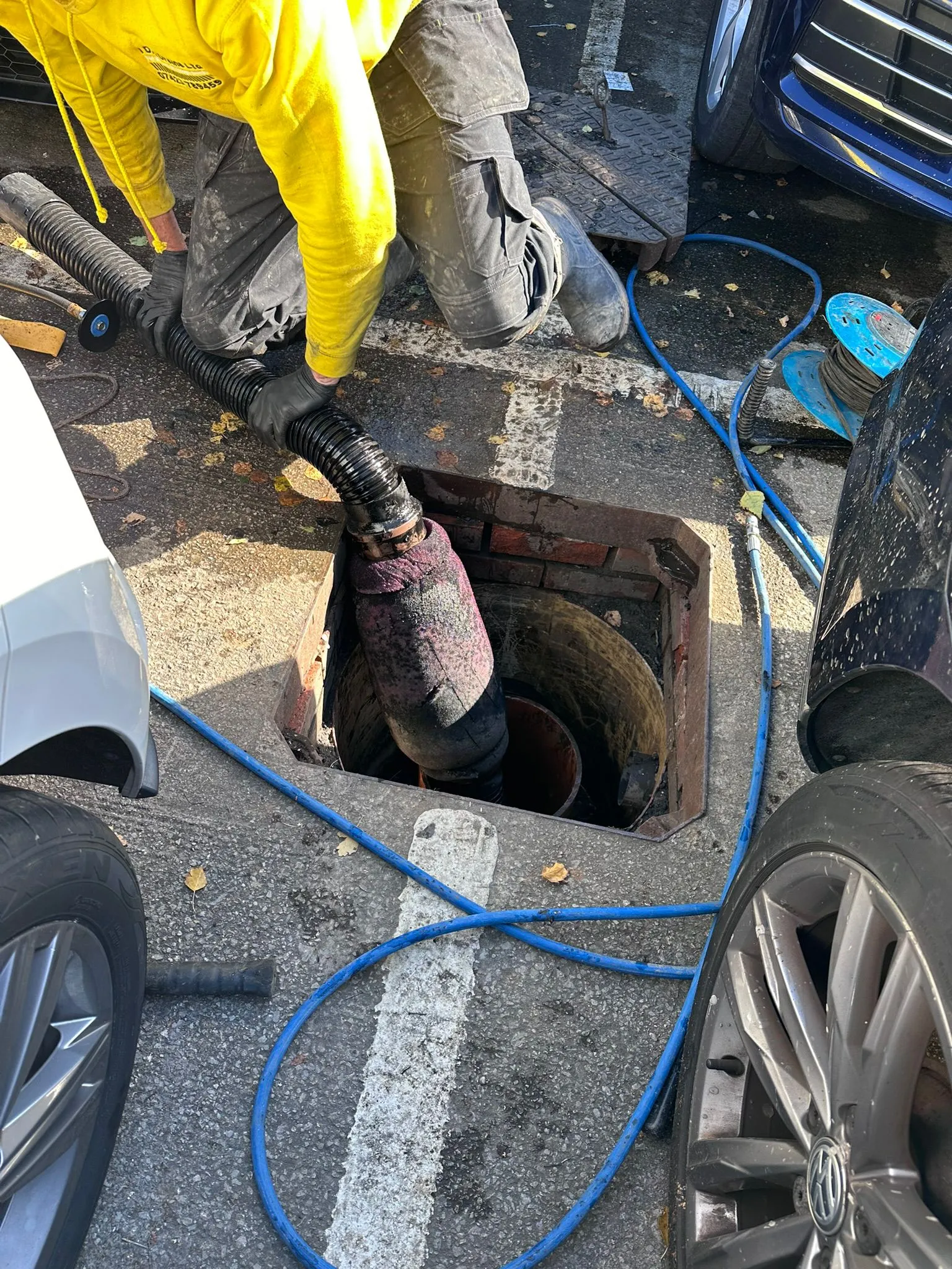 Drainage engineer carrying out a trenchless drain lining repair using a packer in Macclesfield.