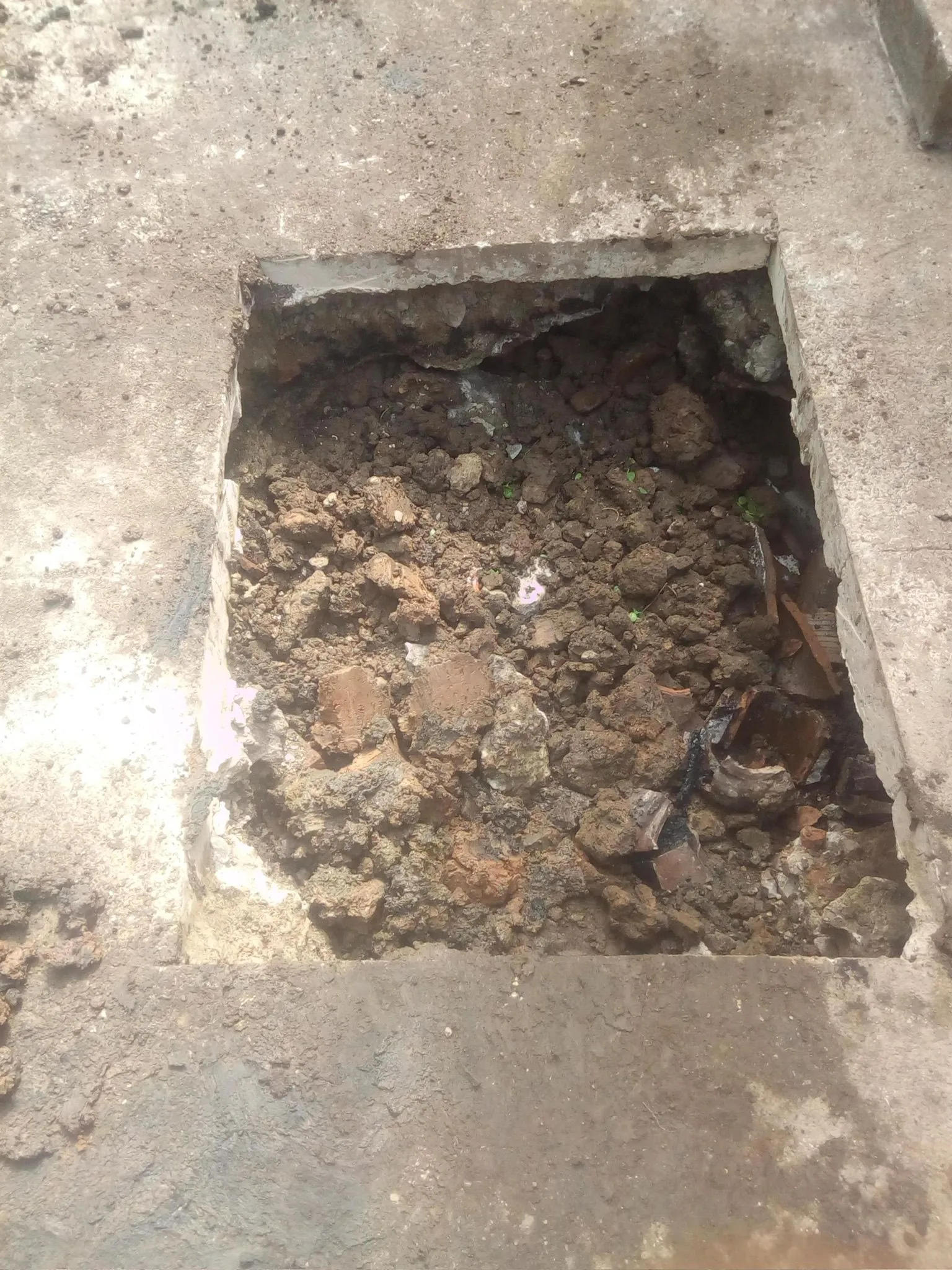Excavation of a collapsed drainage pipe for repair
