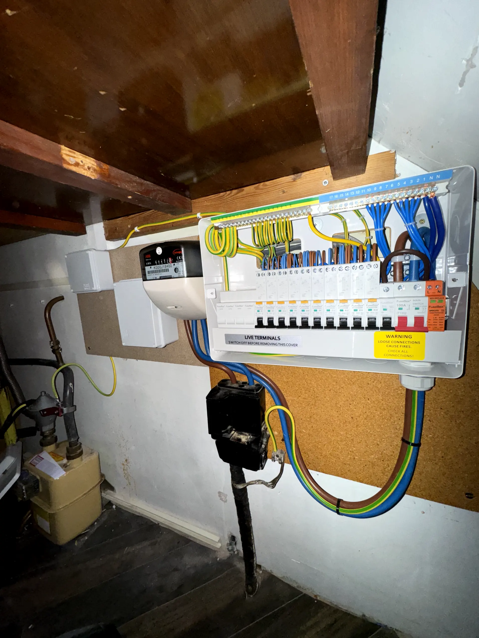 A close-up picture of a newly installed 18th Edition compliant fuse board showing internal wiring.