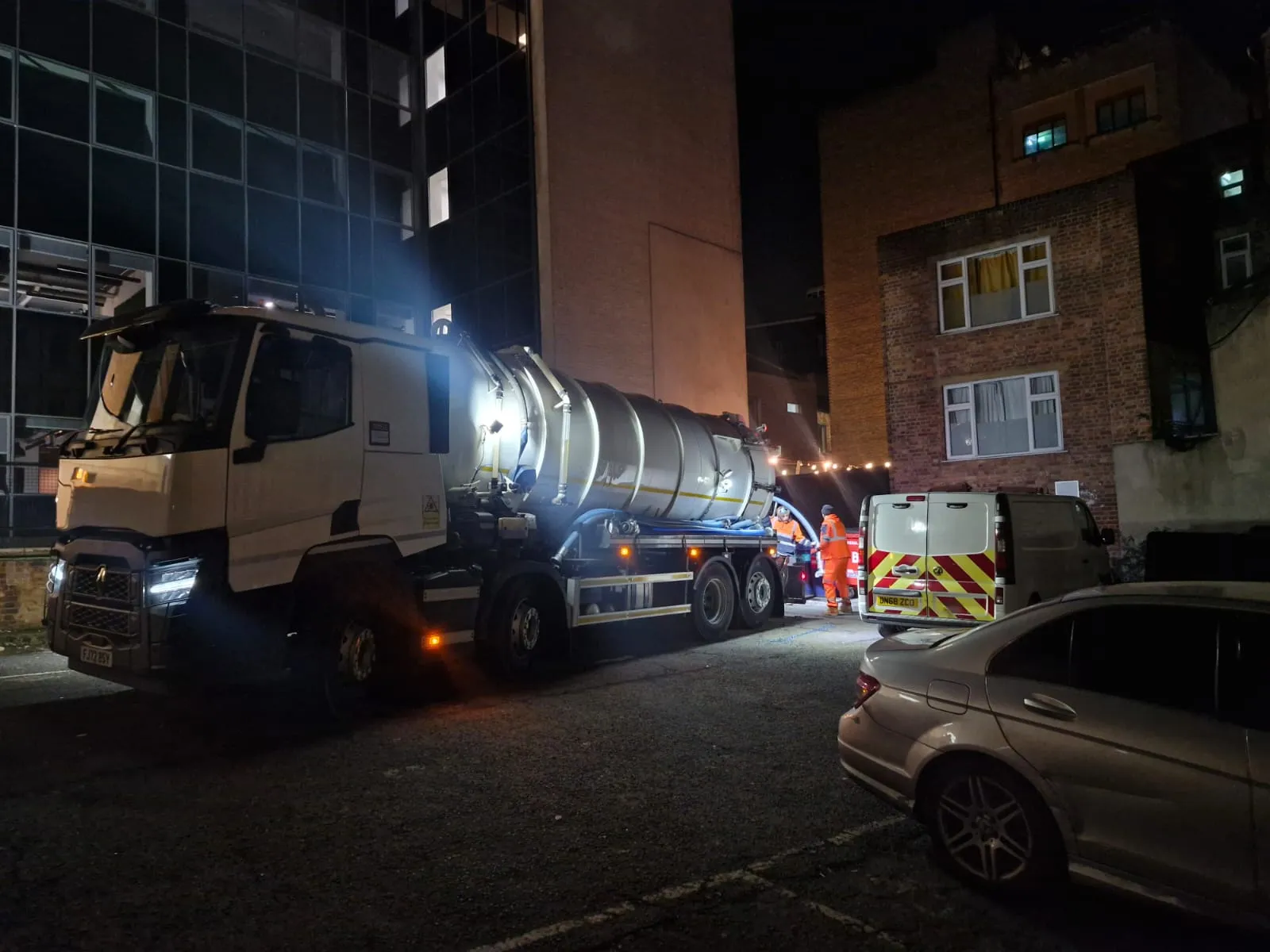Roberts Drainage Ltd vacuum tanker and engineers performing emergency night-time drainage work