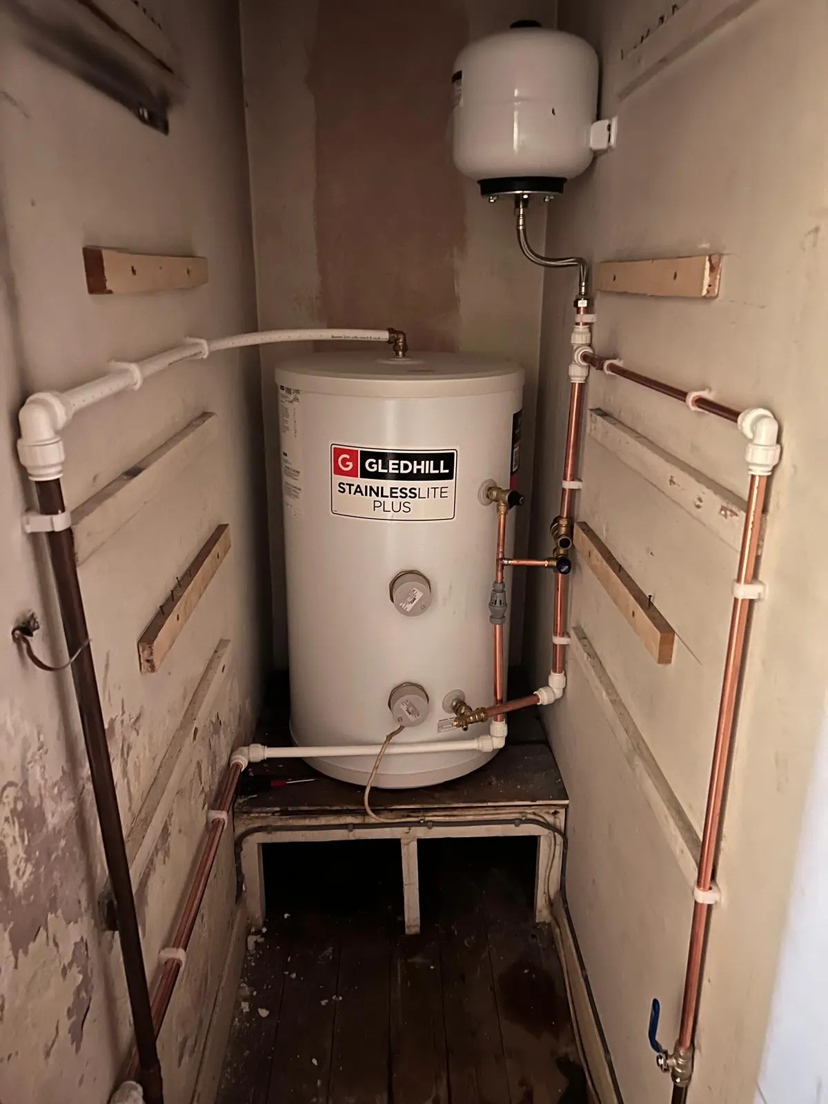 G3 certified unvented hot water cylinder installation by BC Plumbing in a Frome home.