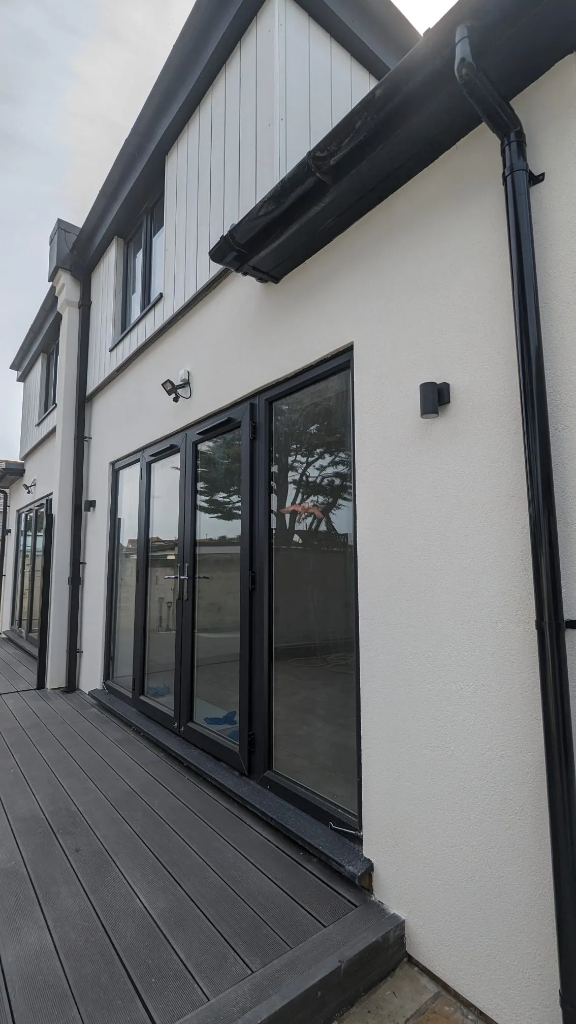 Professional white silicone rendering on a modern home exterior by Portslade Plastering.
