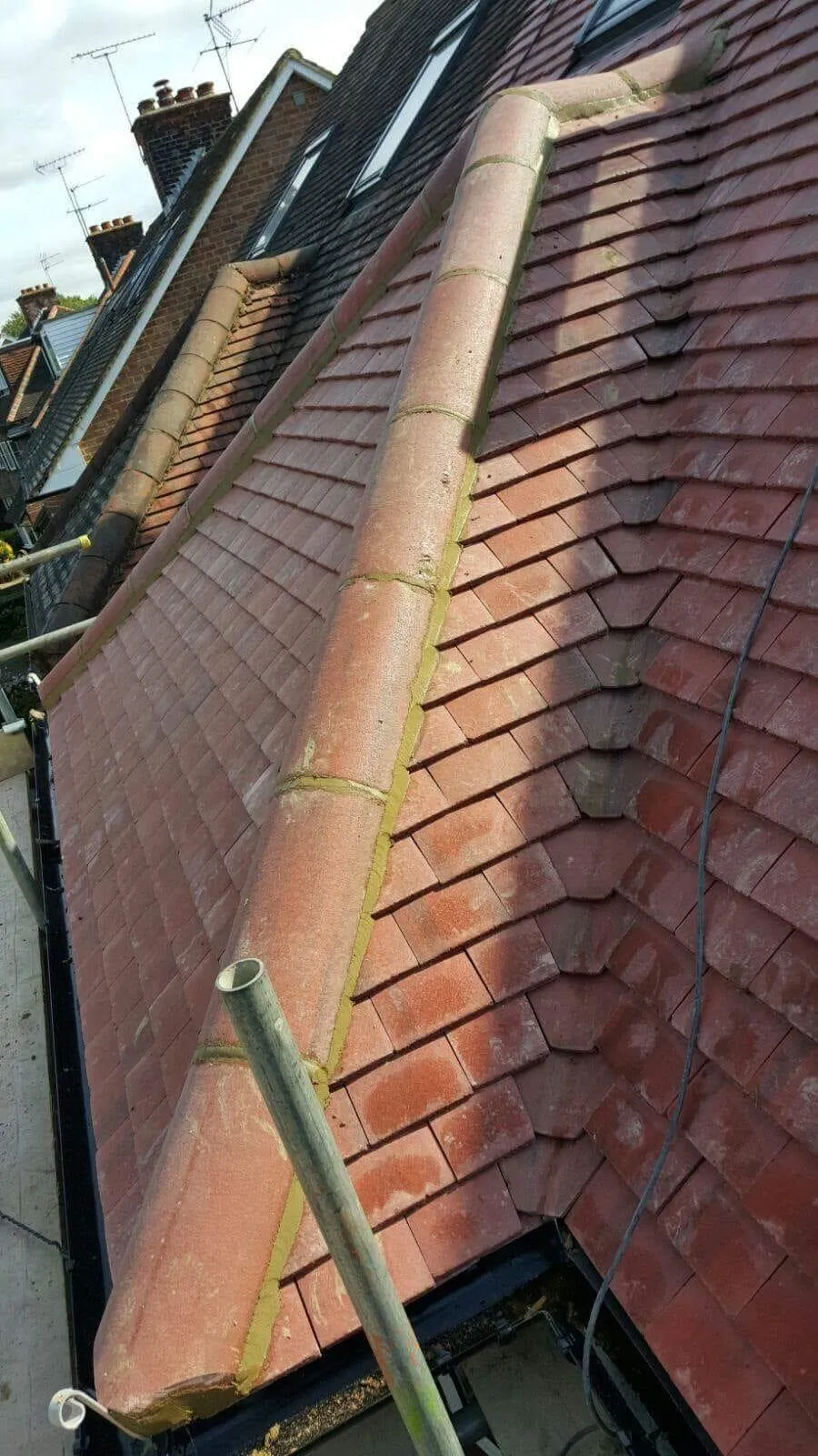 Expert slate and tile roofing installation in Aylesbury showing high-quality ridge bedding and tiling craftsmanship.