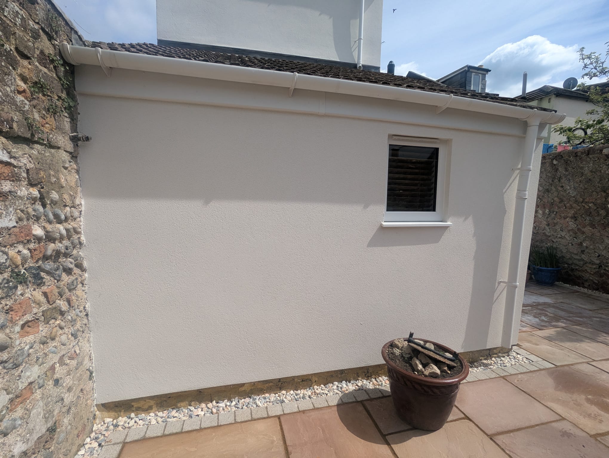 High-quality external wall rendering by Portslade Plastering on a property in Sussex.