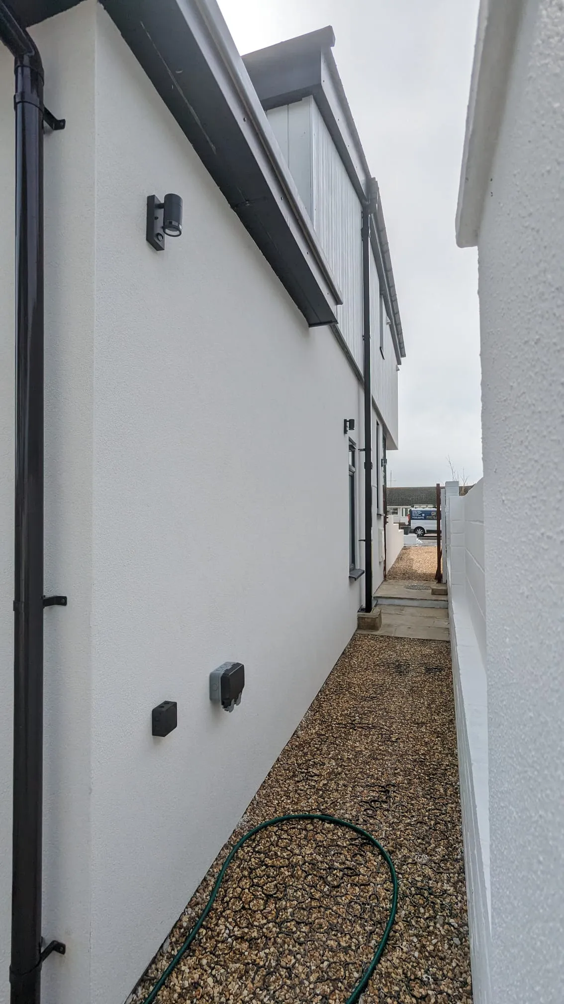 Professional white silicone rendering finish on a residential home by Portslade Plastering