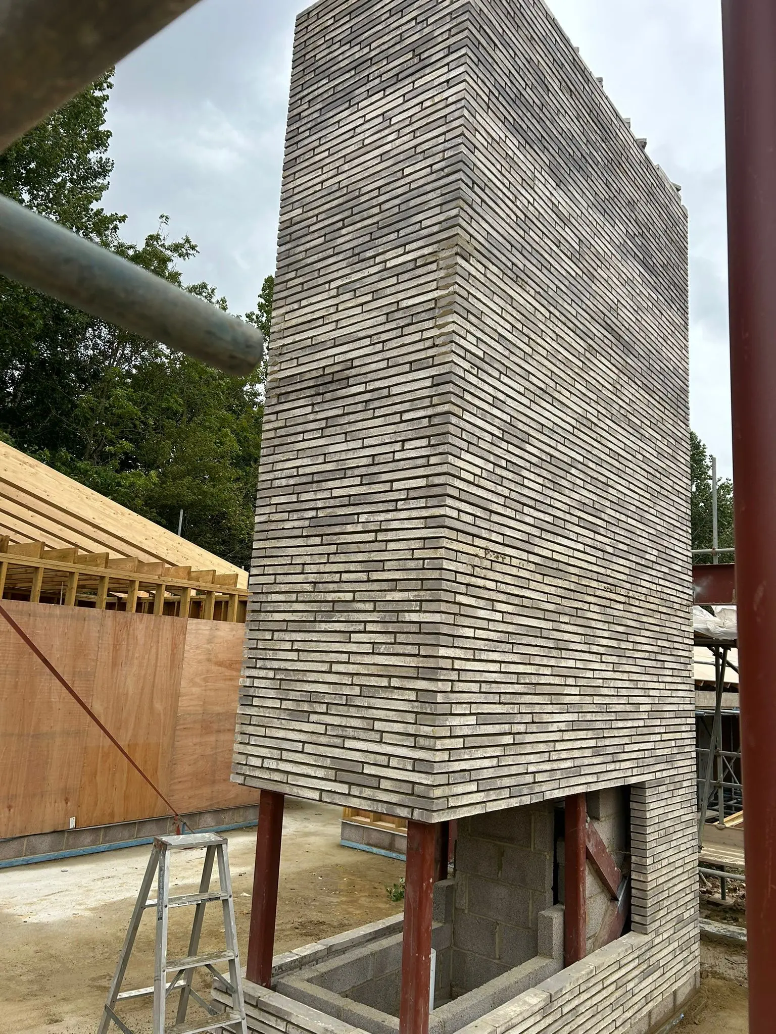 Expert structural bricklaying and bespoke masonry on a new build construction site by Aline Construction